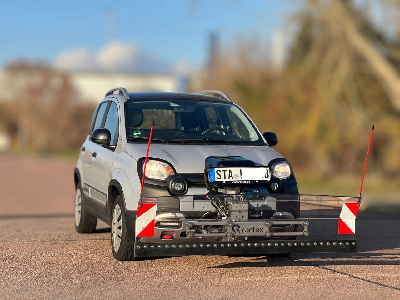 Winterdienstfahrzeug Fiat Panda 4×4 mit Rontex-Schneepflug