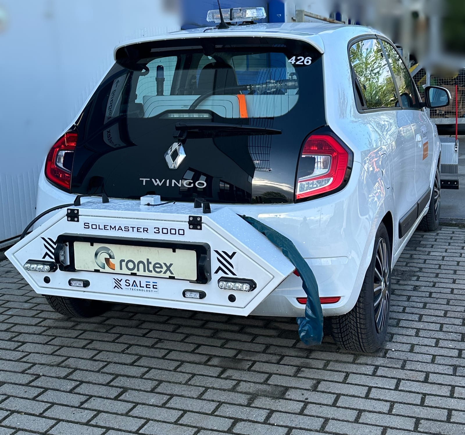 Erstes Kompaktfahrzeug mit Solesprühbalken — der Renault Twingo